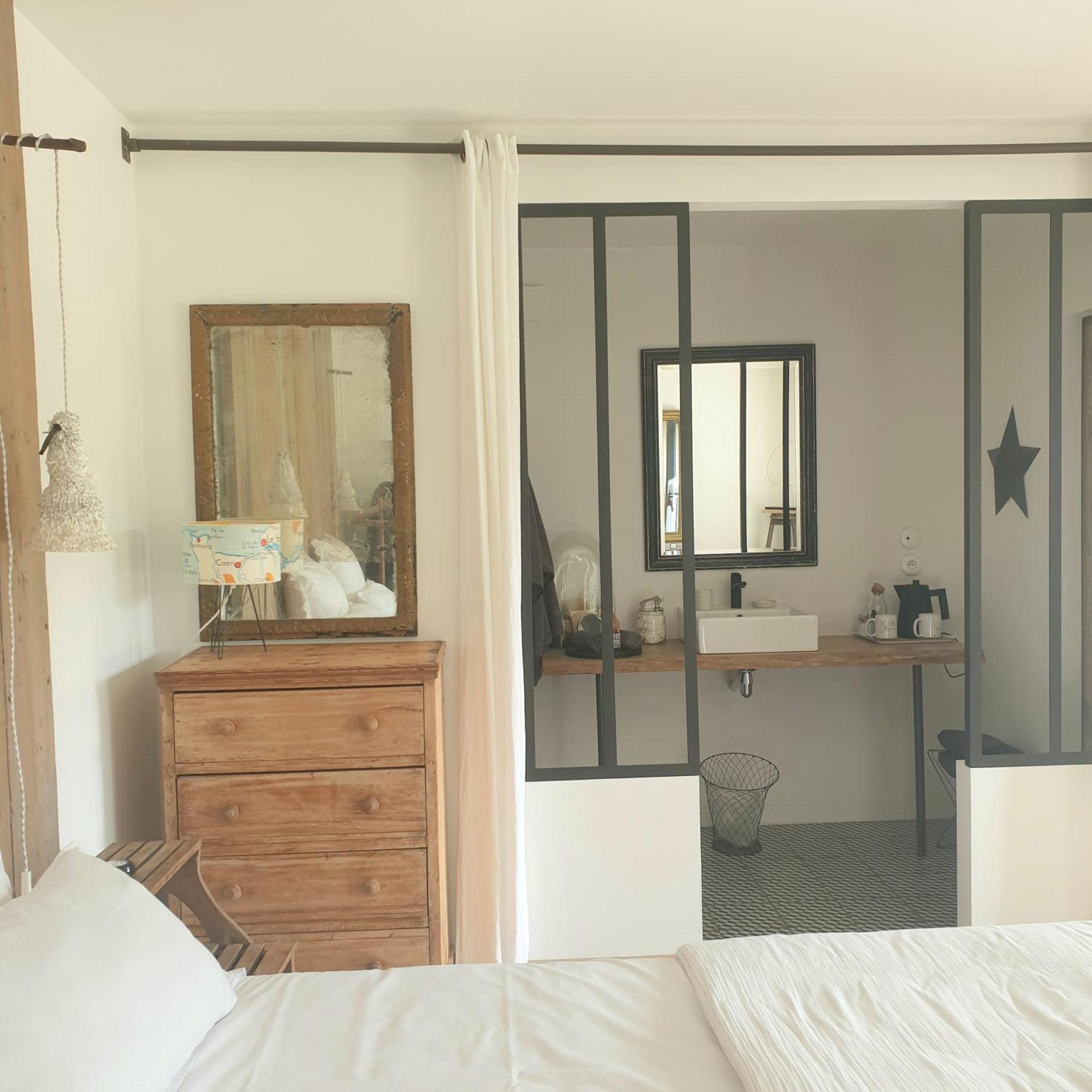 Par Hasard Ou Pas Bed & Breakfast Saint-Martin-aux-Chartrains Dış mekan fotoğraf