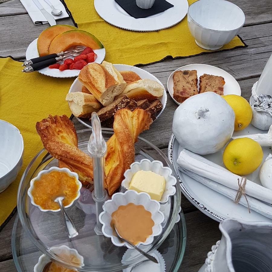 Par Hasard Ou Pas Bed & Breakfast Saint-Martin-aux-Chartrains Dış mekan fotoğraf